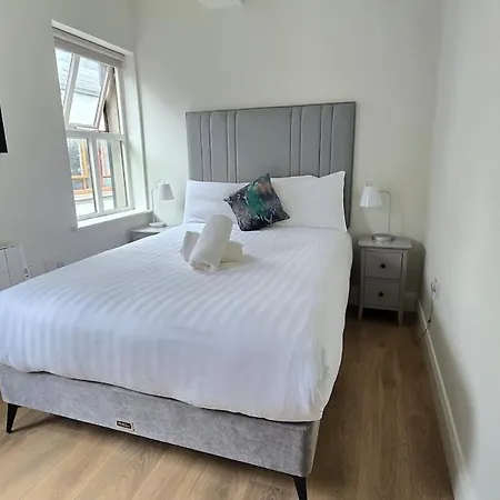 Centre, 3 Bedroom, Sleeps 6 * Galway