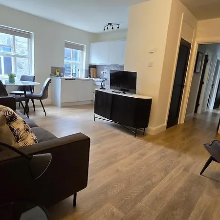 Апартаменты Centre, 3 Bedroom, Sleeps 6 *