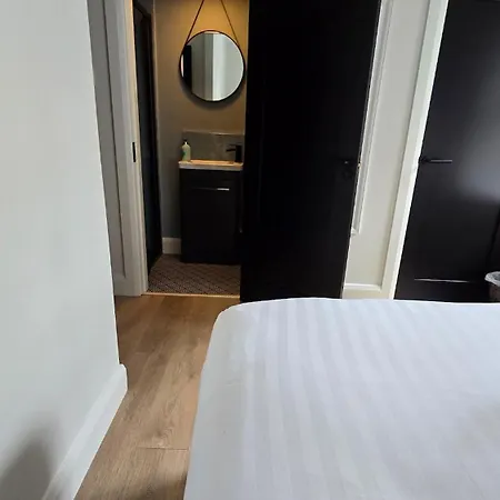 Апартаменты Centre, 3 Bedroom, Sleeps 6